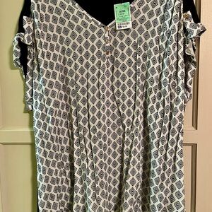 Women's Black and White Patterned Top